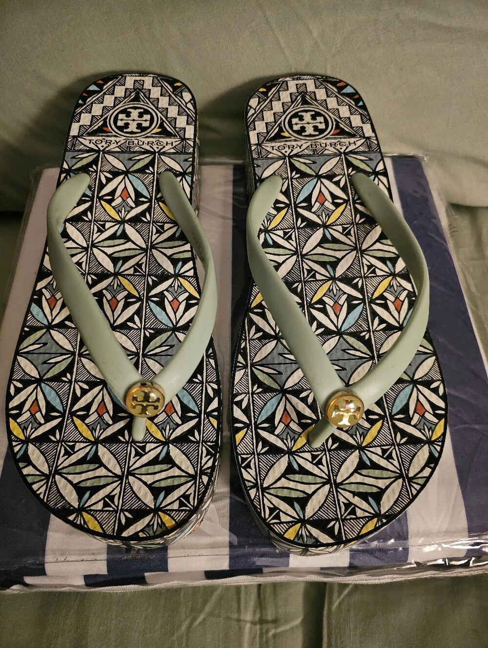 Tory Burch Thandie Printed Wedge Flip Flops Psychedelic Geo Mint Green Sz 8.5 - Picture 1 of 14